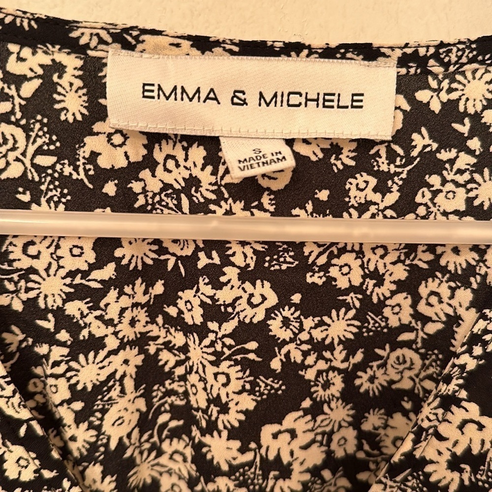 EMMA AND MICHELE 3/4 sleeve dress with slit! - Picture 3 of 9
